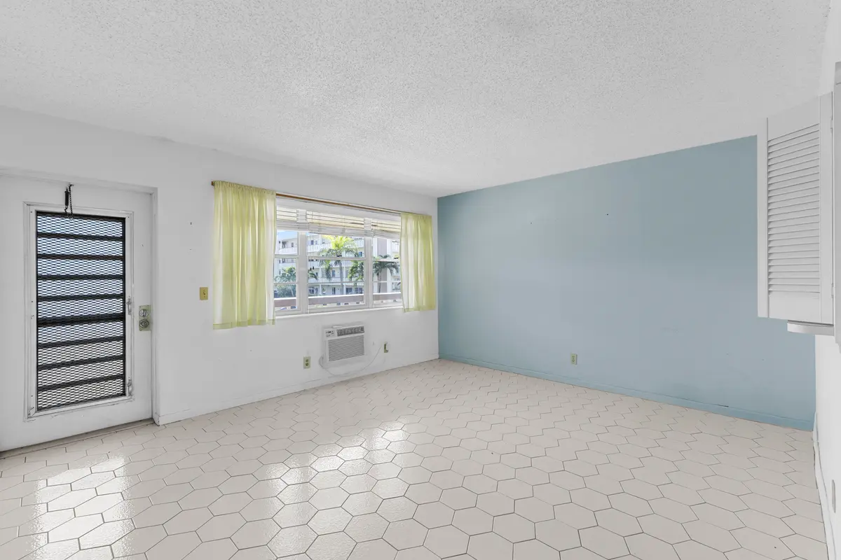 R6II1106 at 72 Ashby B, Deerfield Beach