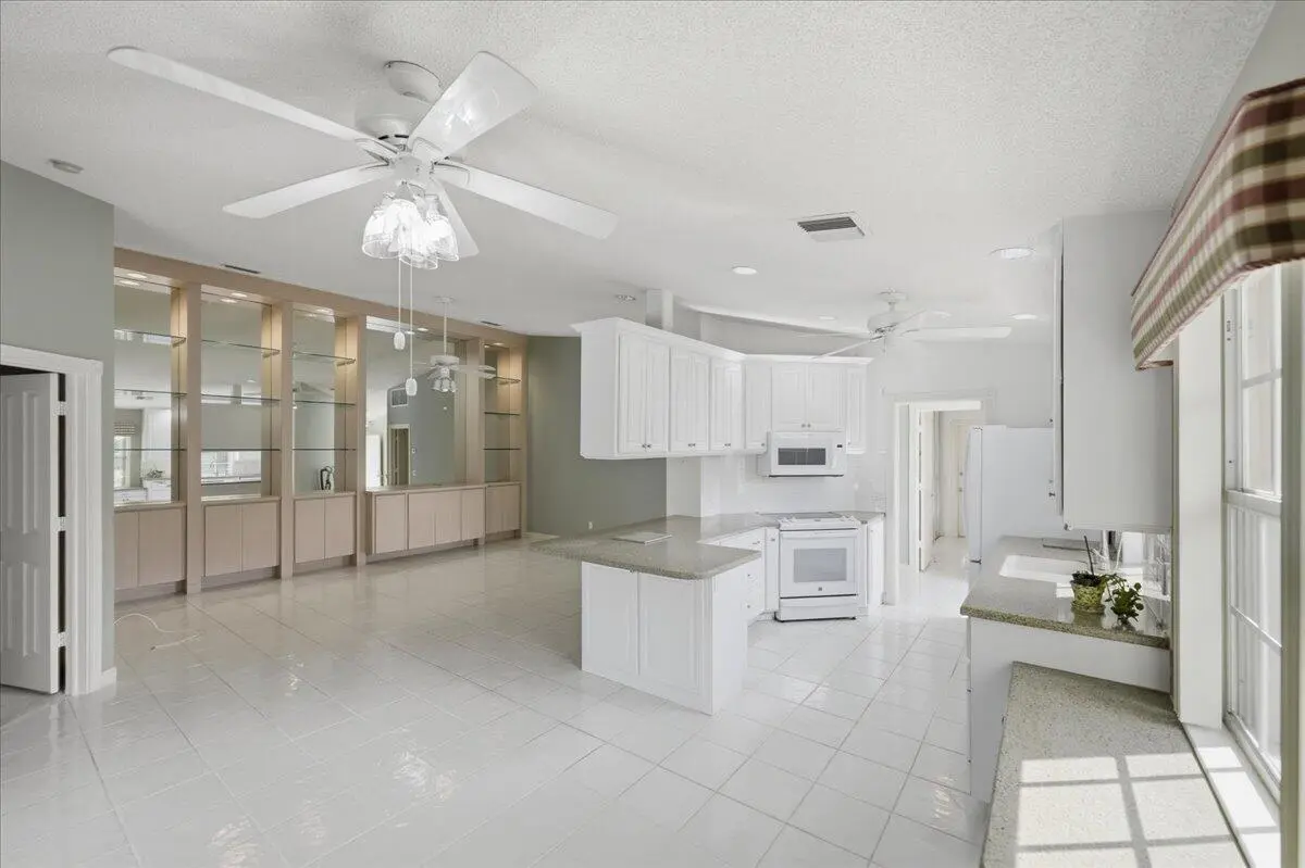 18-DSC2554 at 1253 NW Bentley Circle #a, Port St. Lucie