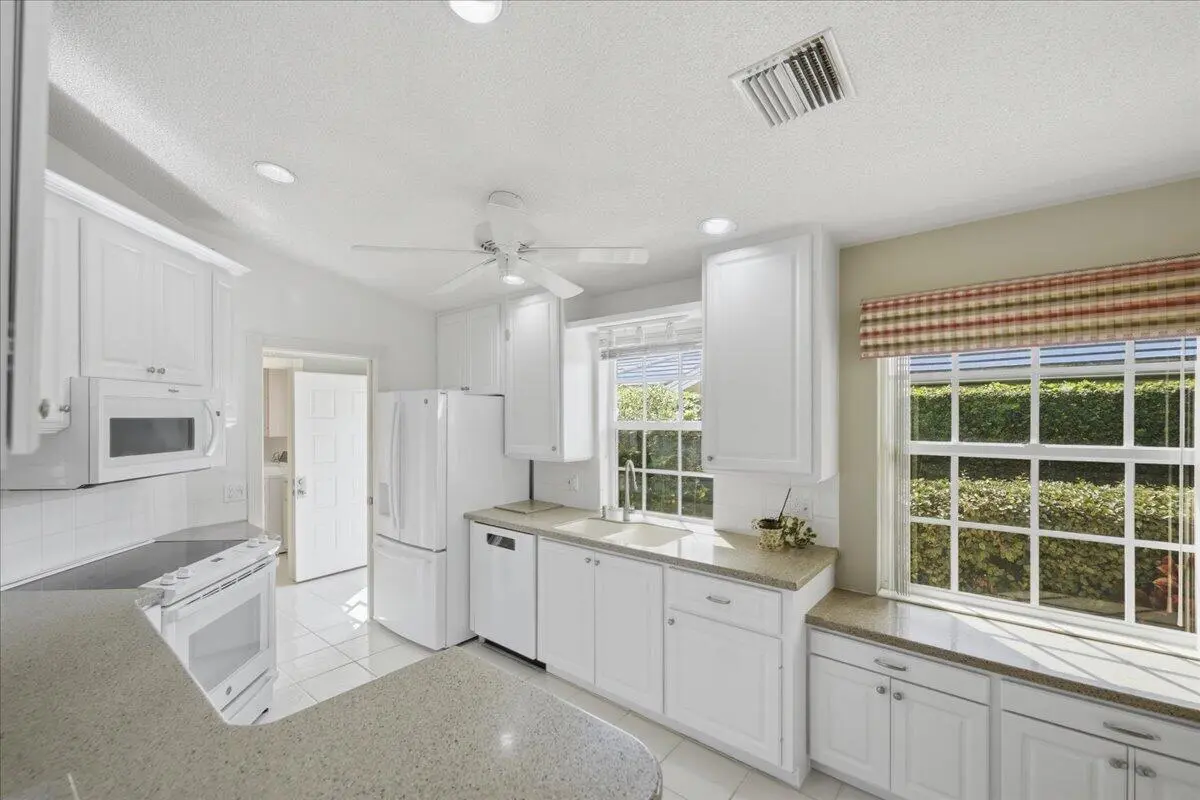 20-DSC2564 at 1253 NW Bentley Circle #a, Port St. Lucie