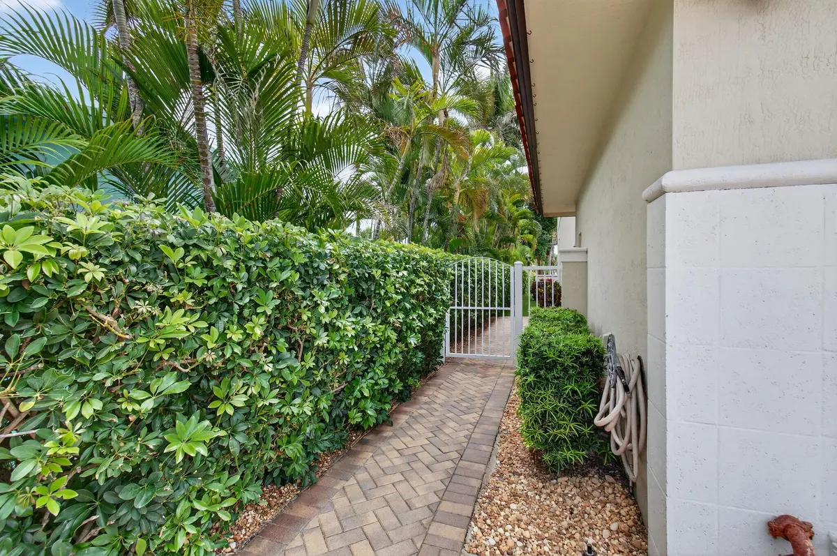 7-web-or-mls-DSC_9079 at 1942 NE 6th Street C, Deerfield Beach