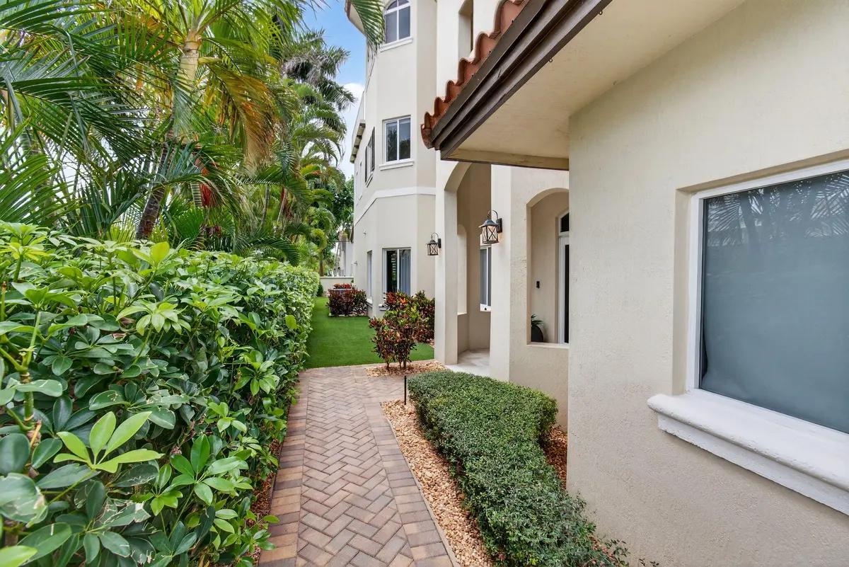 8-web-or-mls-DSC_9084 at 1942 NE 6th Street C, Deerfield Beach