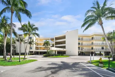 221 NE Plantation Road 316, Hutchinson Island – Condominium for sale