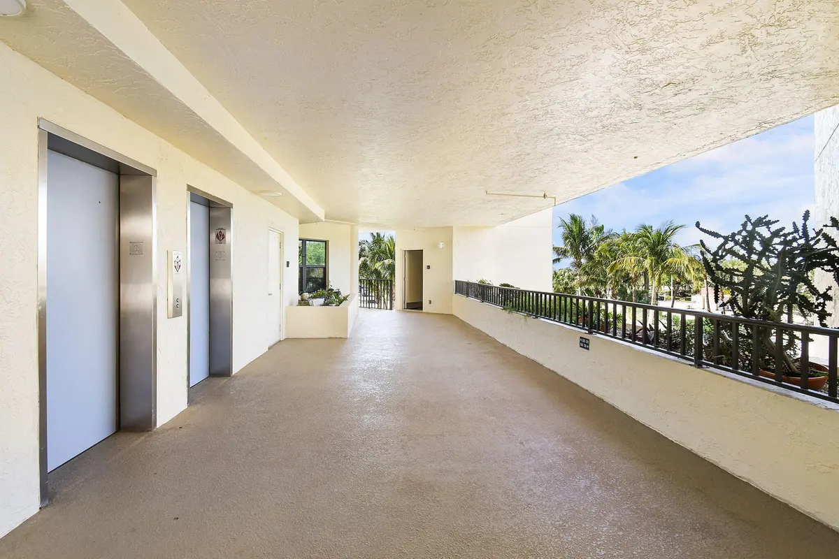 7-web-or-mls-500_6302 at 221 NE Plantation Road 316, Hutchinson Island
