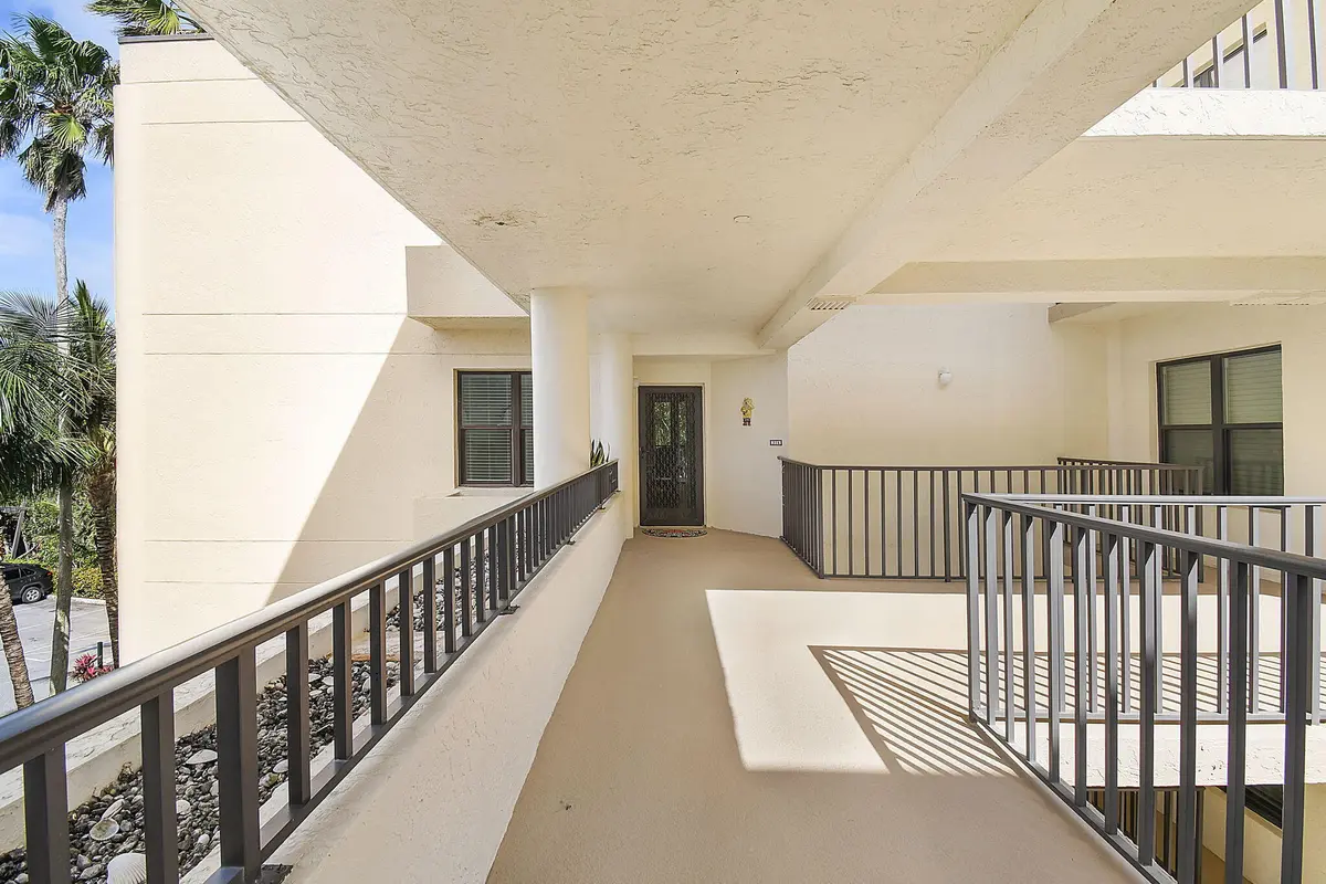 3-web-or-mls-500_6282 at 221 NE Plantation Road 316, Hutchinson Island