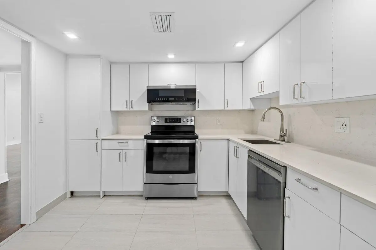 008-100WorthAvenue-320-PalmBeach-FL-3348 at 100 Worth Avenue 320, Palm Beach