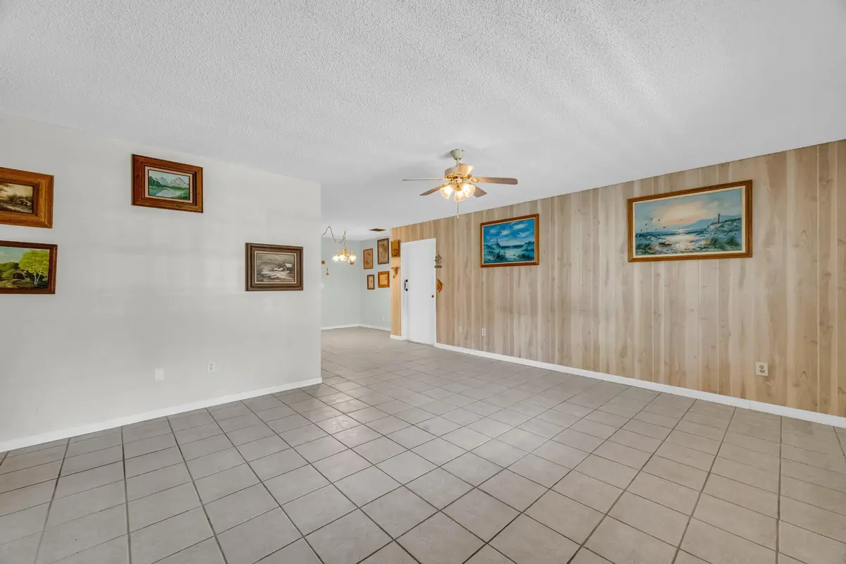Z63_0715 at 5406 Sunset Boulevard, Fort Pierce