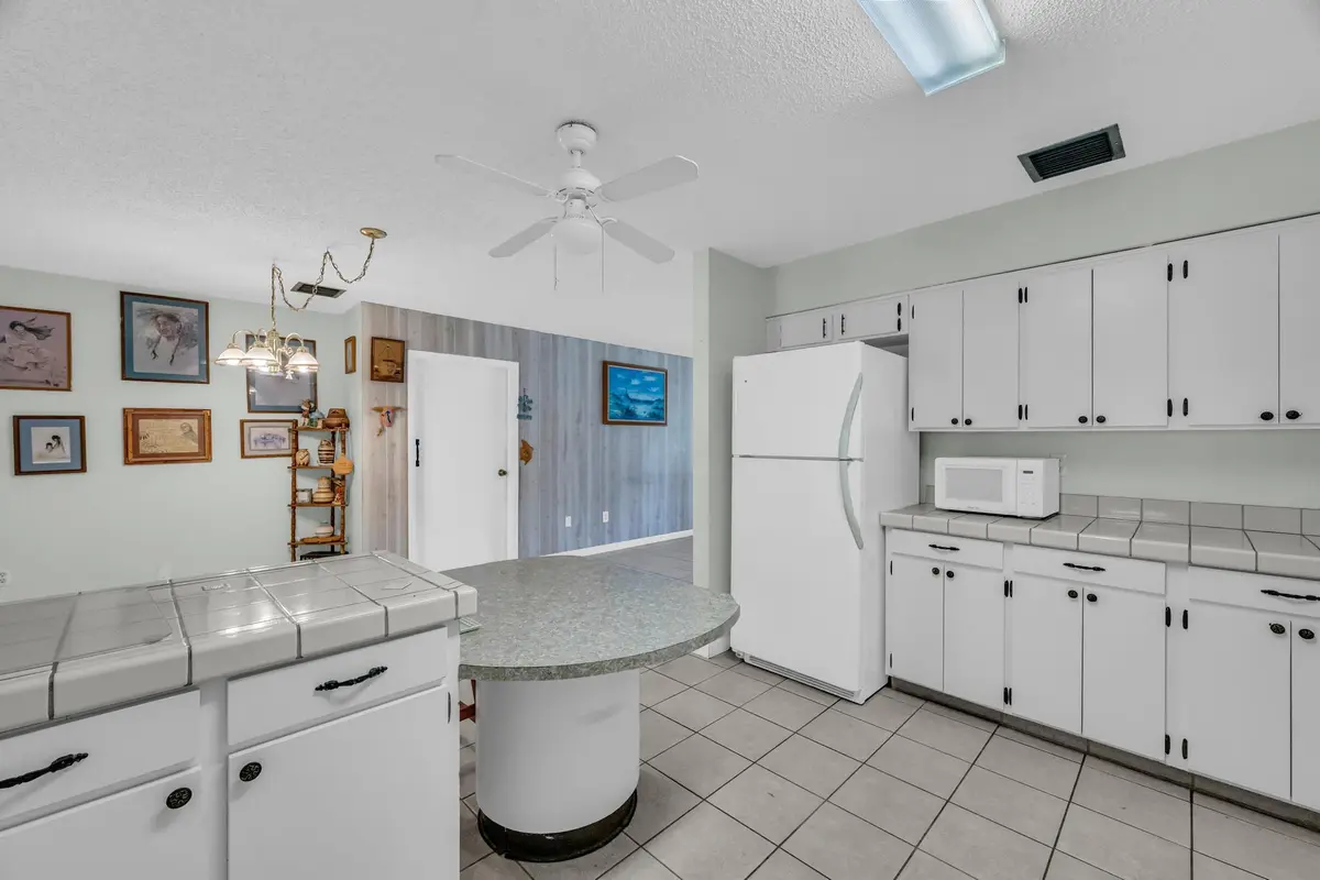 Z63_0733 at 5406 Sunset Boulevard, Fort Pierce