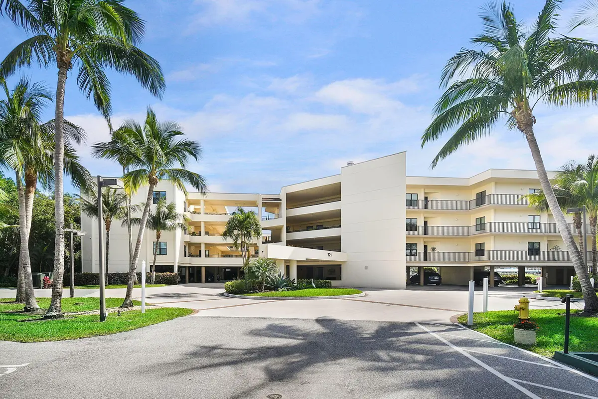 2-web-or-mls-500_6312 at 221 NE Plantation Road 316, Hutchinson Island