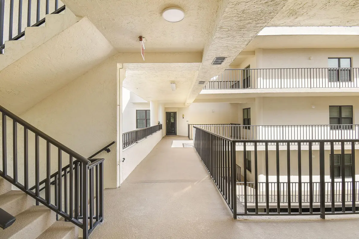 6-web-or-mls-500_6297 at 221 NE Plantation Road 316, Hutchinson Island