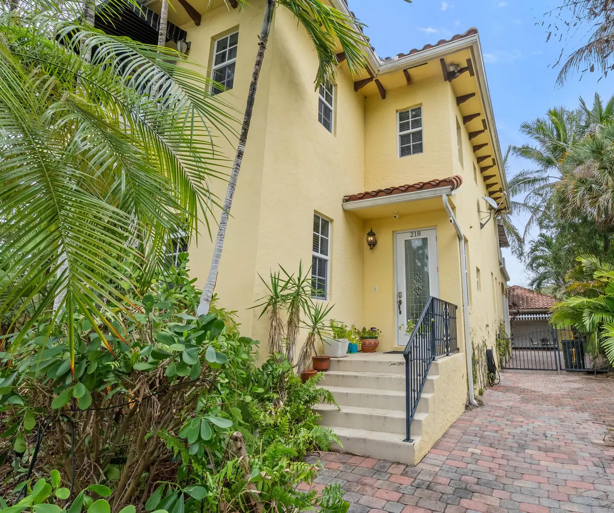Front of home at 218 N Palmway, Lake Worth Beach