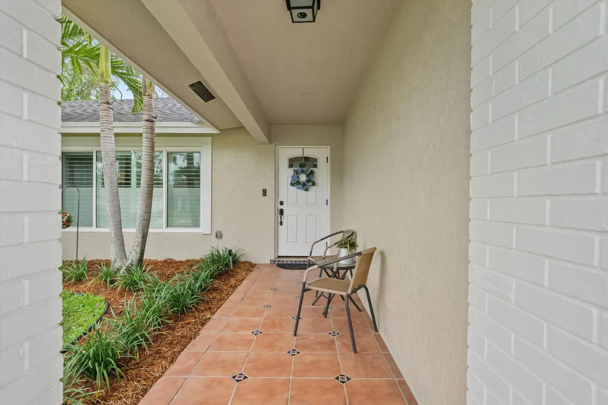Front Walkway at 1064 Raintree Lane, Wellington