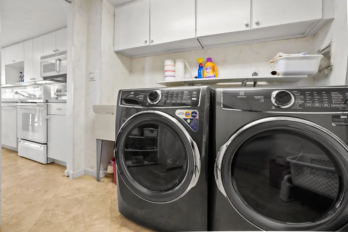 18 Laundry 01 at 1900 Consulate Place 1906, West Palm Beach