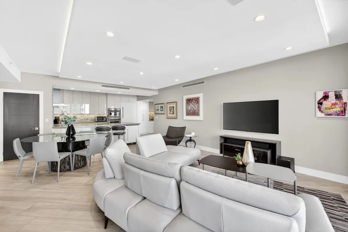 15-web-or-mls-15-print-699A6117 at 100 S Birch Road 803, Fort Lauderdale