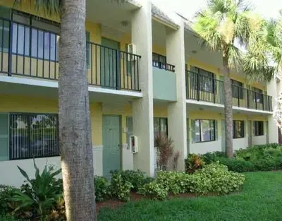 1205 Meadows Circle, Boynton Beach – Condominium for rent