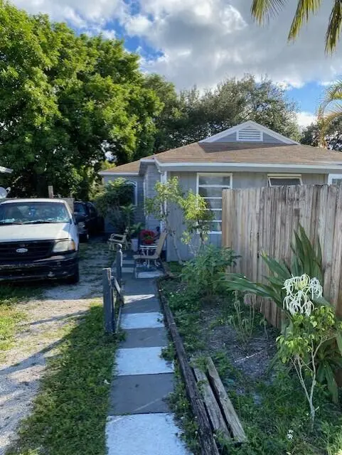 Front 2 at 102 NW 28th Way, Fort Lauderdale