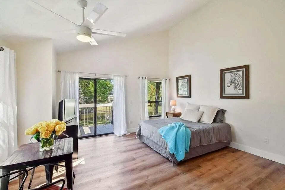 Studio bed and dining at 11863 Wimbledon Circle 508, Wellington