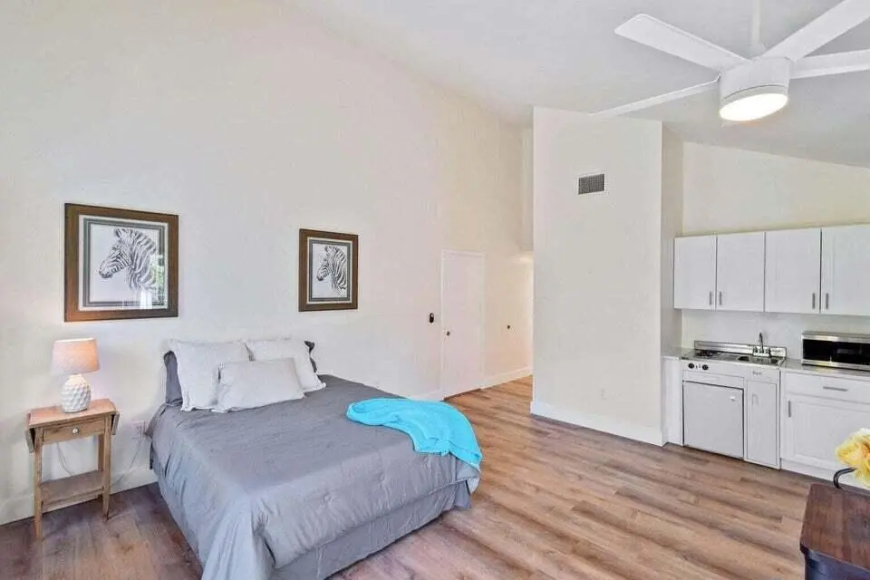 studio bed at 11863 Wimbledon Circle 508, Wellington