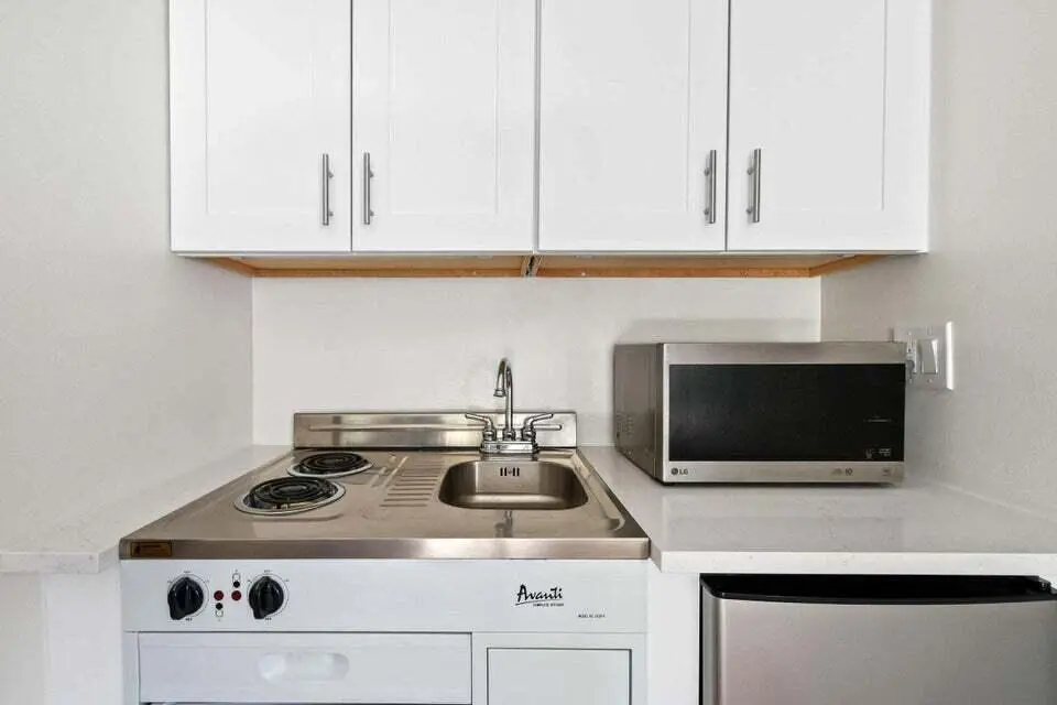 studio kitchenette at 11863 Wimbledon Circle 508, Wellington