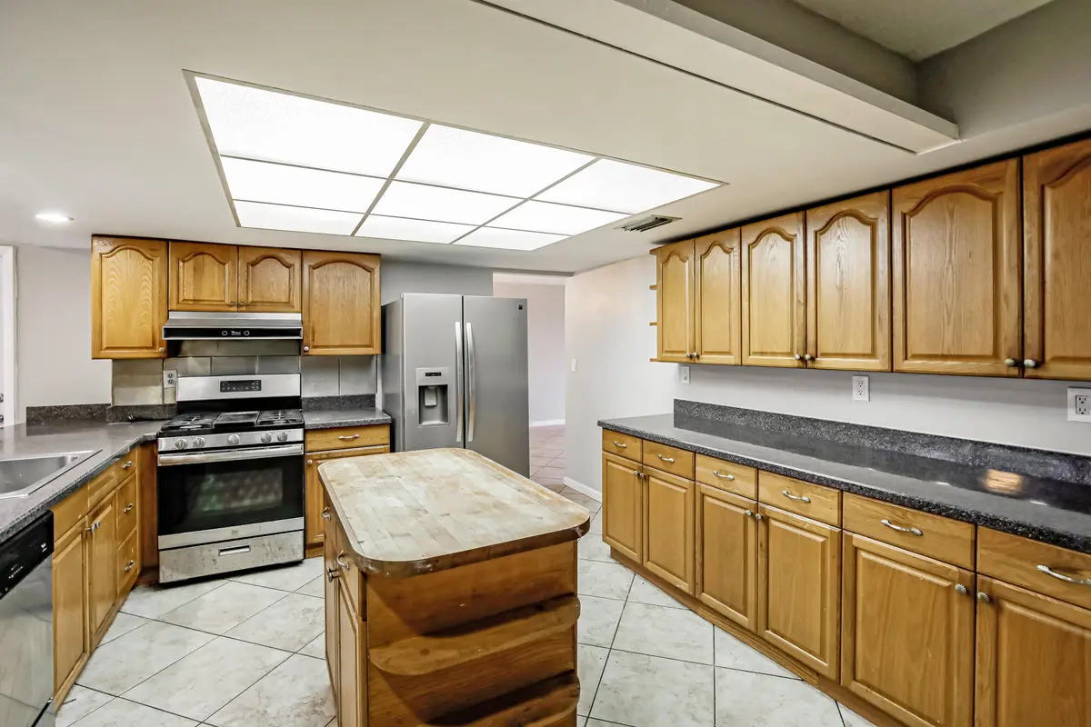 007-photo-kitchen-15283362 at 8460 Southampton Drive, Miramar