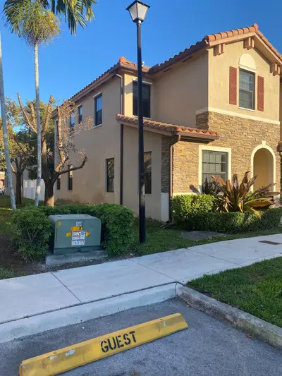 9365 W 33rd Avenue, Hialeah – sold