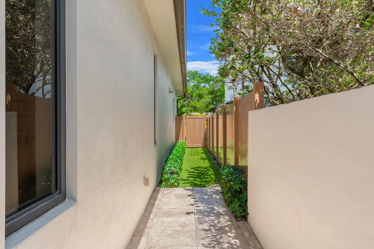 7-web-or-mls-1212 Ponce de Leon Dr Fort at 1212 Ponce De Leon Drive, Fort Lauderdale