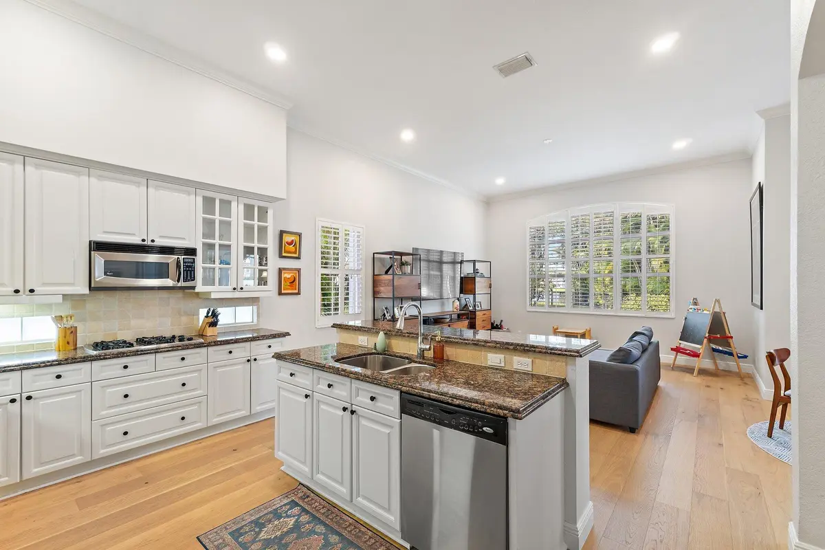 Kitchen at 103 La Vida Court, Palm Beach Gardens