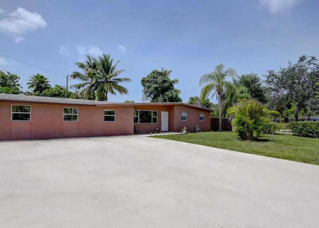 IMG_0964 at 612 Hibiscus Drive, Royal Palm Beach