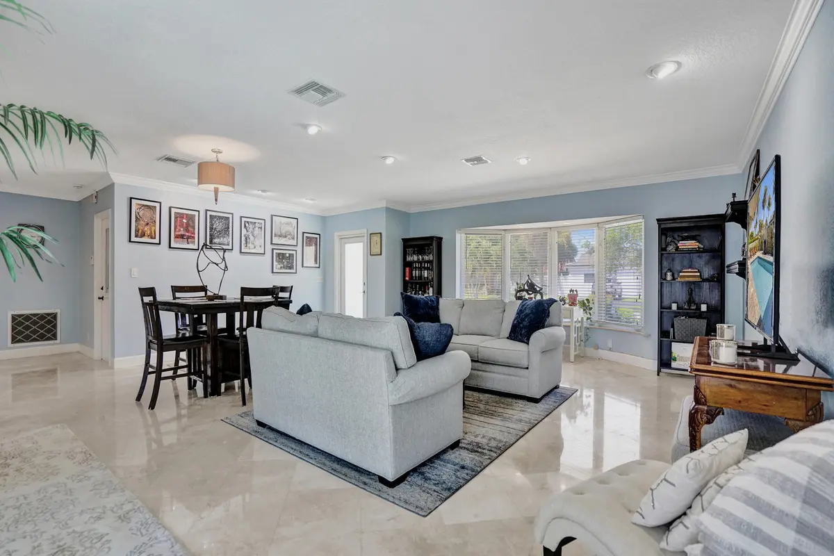 Family/Dining Areas at 2750 NE 45th Street, Lighthouse Point