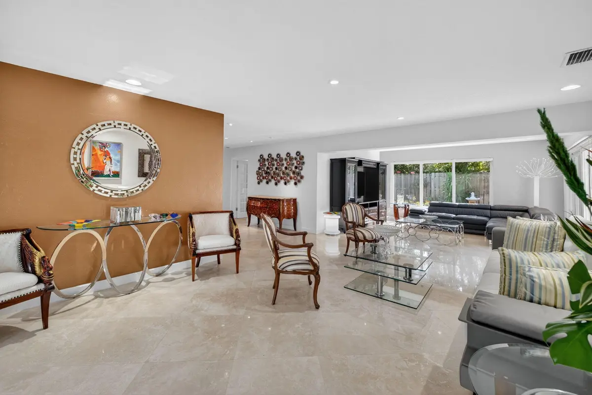 6-web-or-mls-699A6335 at 2300 NE 16th Avenue, Wilton Manors