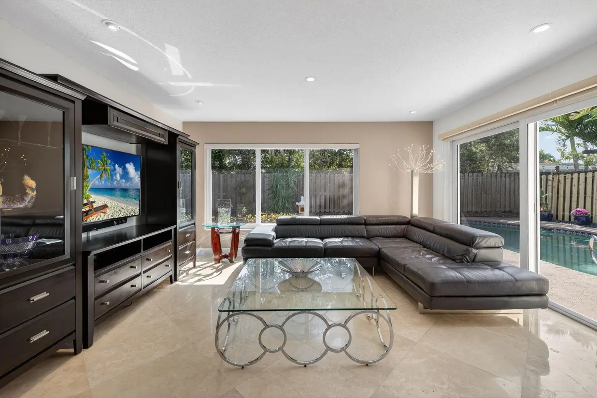 13-web-or-mls-699A6391 at 2300 NE 16th Avenue, Wilton Manors