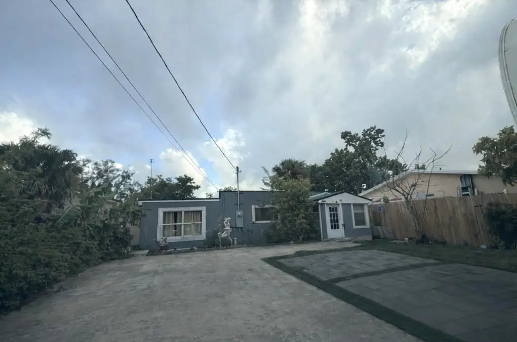 1FCBB2B5-9932-4680-9B41-055D52A5584F at 2686 Summit Boulevard, West Palm Beach