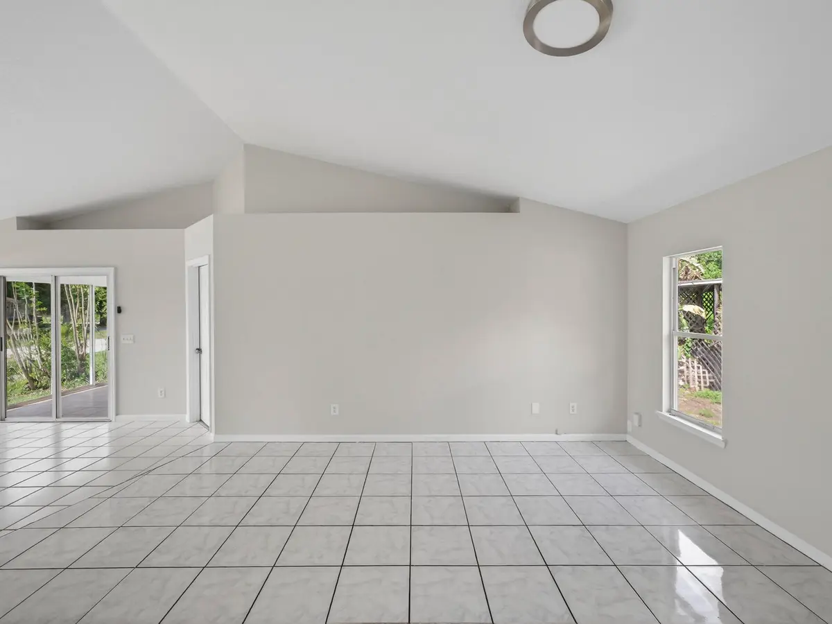 1395 25th Ave SW (3 of 24) at 1395 25th Ave Avenue, Vero Beach