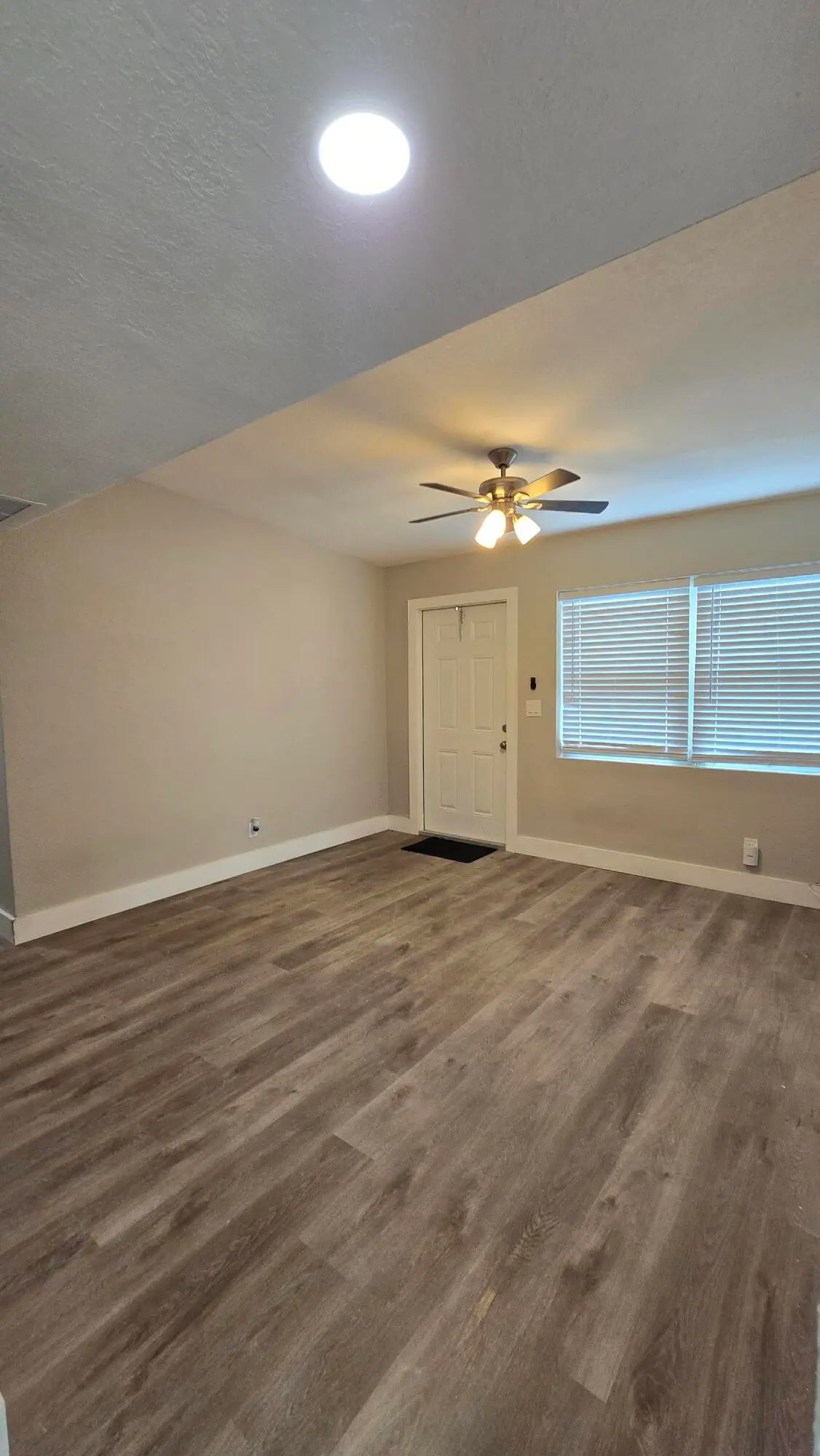 Pic 21 at 591 Seagrape Road, Lantana