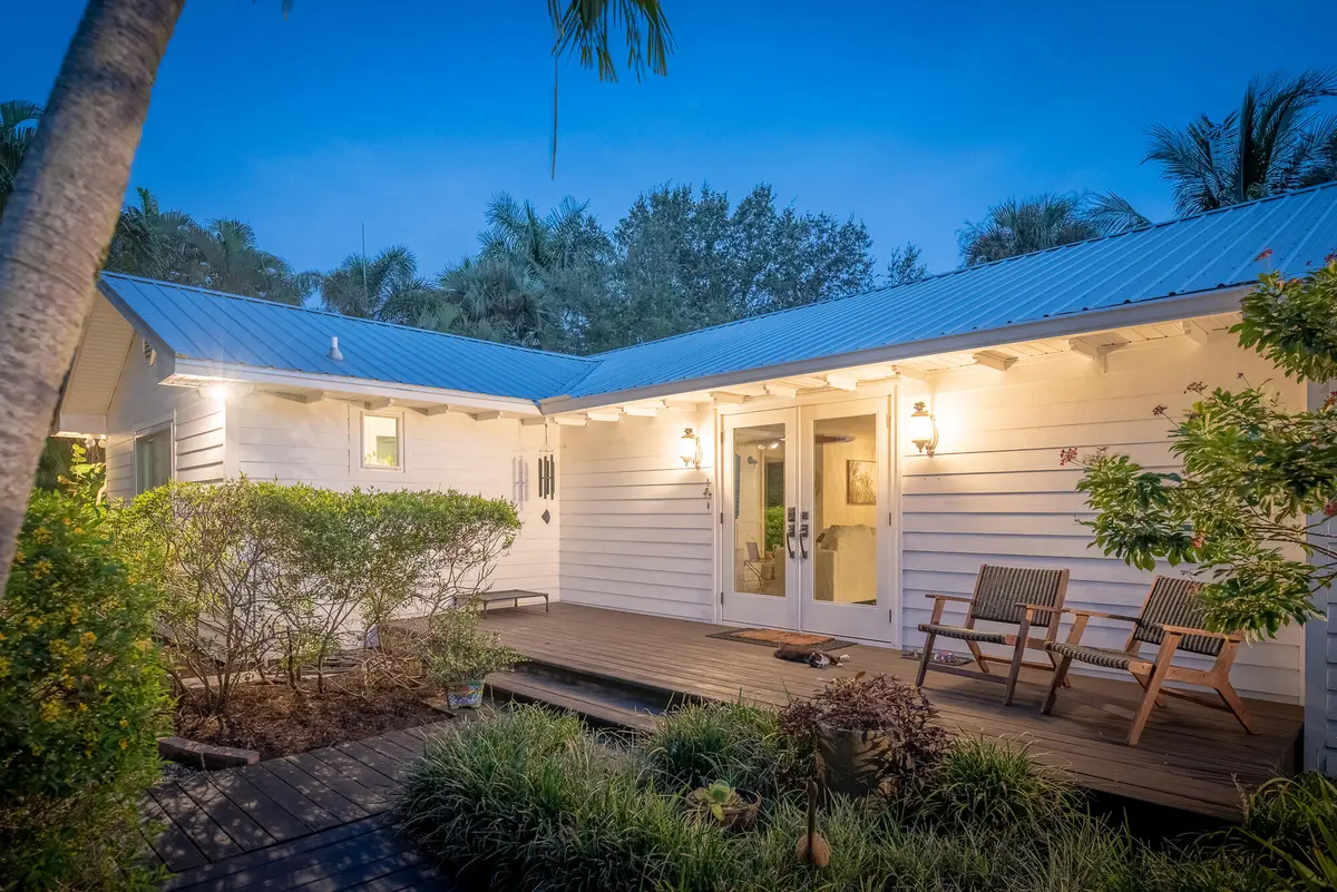 547 SW Riverview St, Stuart, FL 34994 - at 547 SW Riverview Street, Stuart