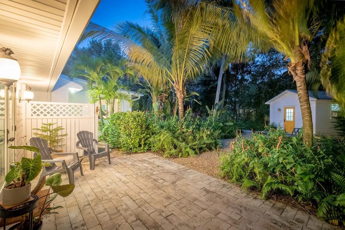 547 SW Riverview St, Stuart, FL 34994 - at 547 SW Riverview Street, Stuart
