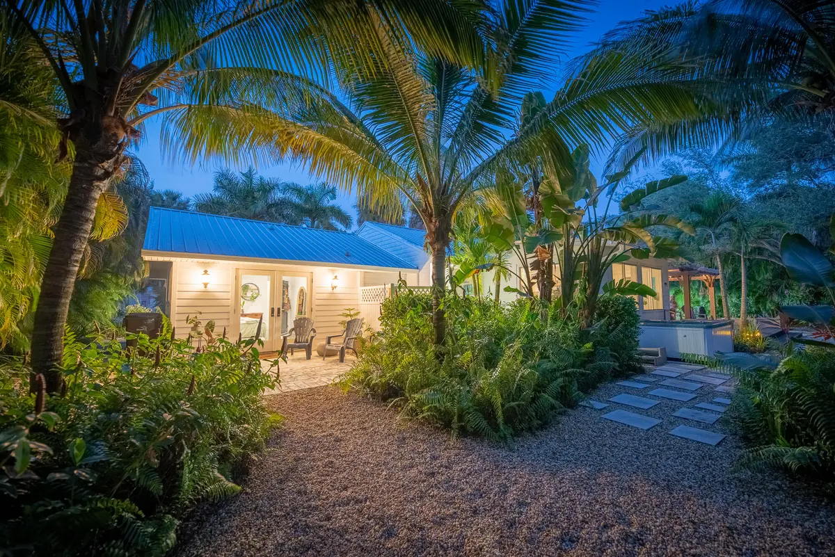 547 SW Riverview St, Stuart, FL 34994 - at 547 SW Riverview Street, Stuart