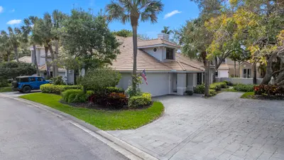 461 Coral Cove Drive, Juno Beach – Townhouse for sale