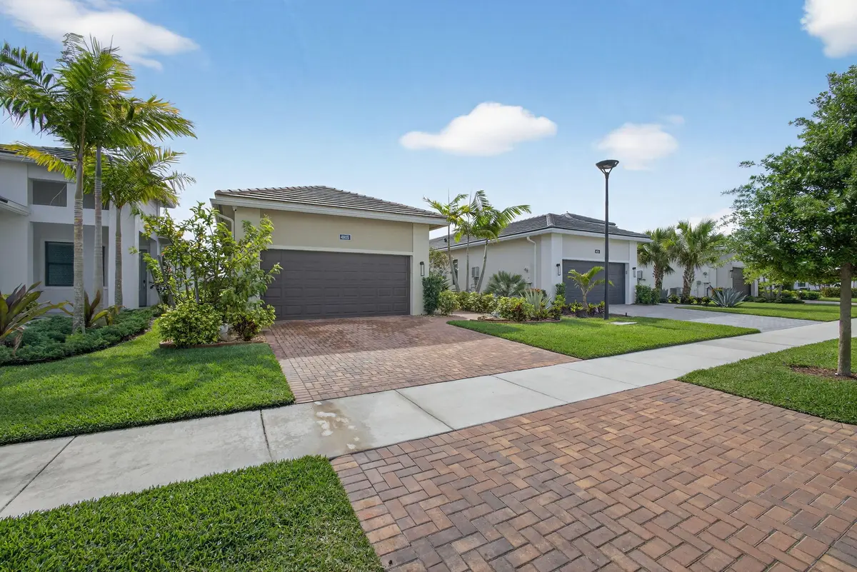 1-web-or-mls-5D1A4447 at 4805 Saint Armands Way, Westlake