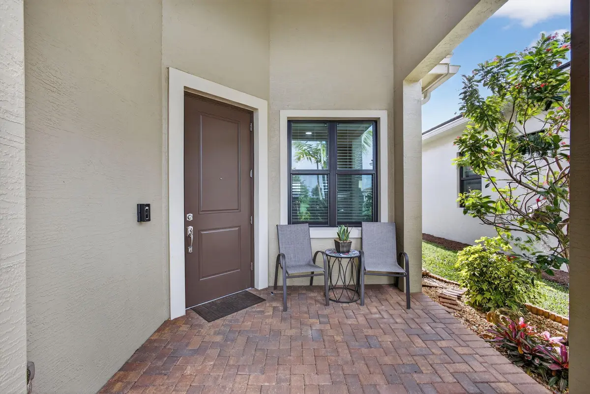 5-web-or-mls-5D1A4468 at 4805 Saint Armands Way, Westlake