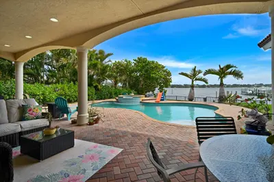 881 SE Saint Lucie Boulevard, Stuart – Single Family Residence for sale
