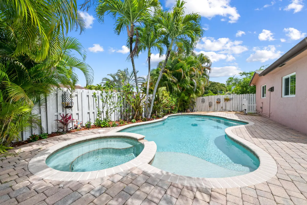 DSC_2339 at 313 SE 4th Terrace, Dania Beach