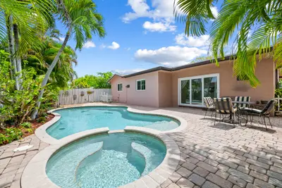 313 SE 4th Terrace, Dania Beach – leased