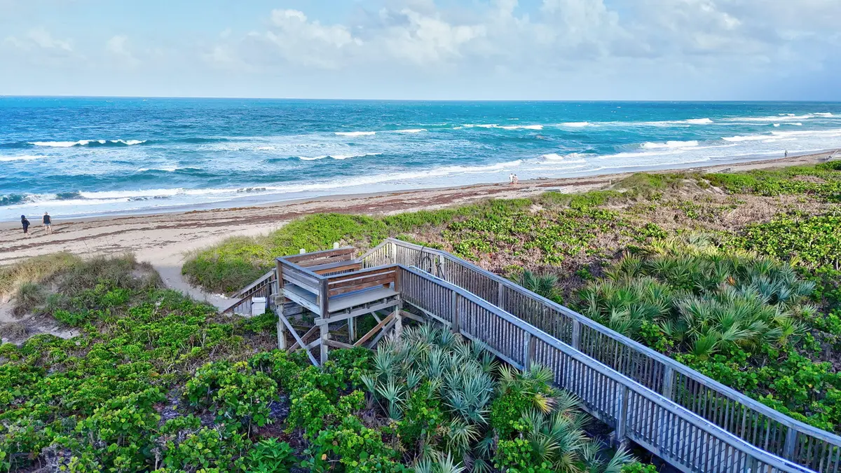 BeachEntry at 421 NE Plantation 617, Stuart