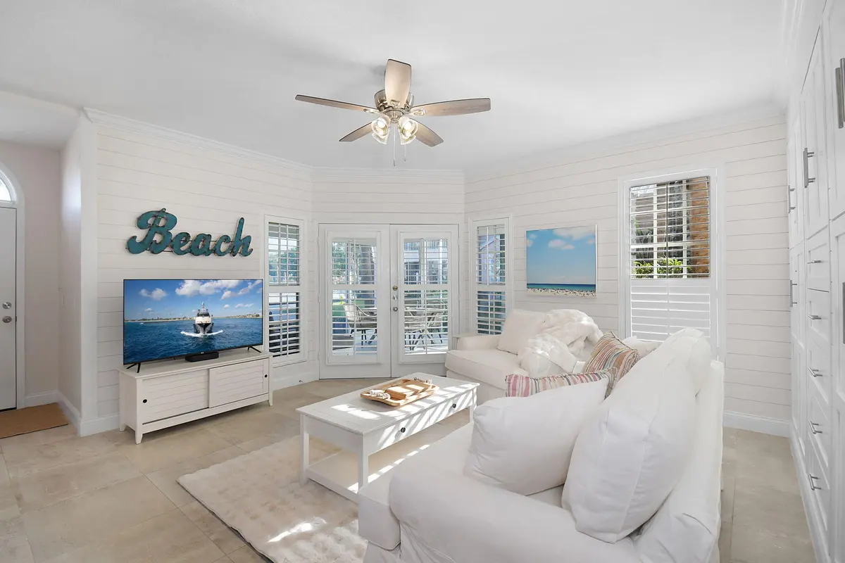 Living3 at 421 NE Plantation 617, Stuart