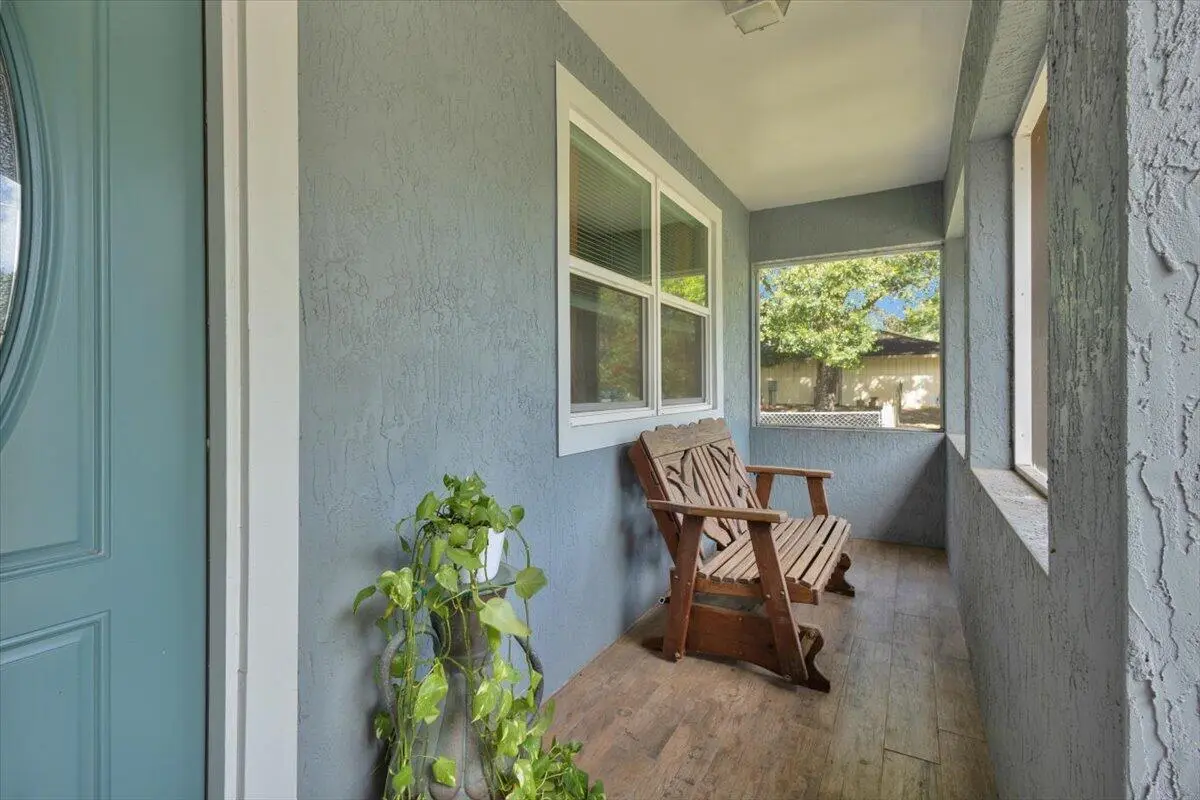 Front sitting area at 7202 Kenwood Road, Fort Pierce