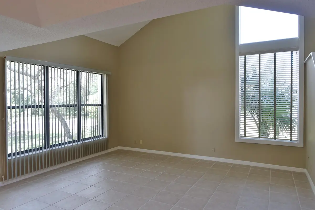 5190 SE Seascape at 5190 SE Seascape Way 103, Stuart