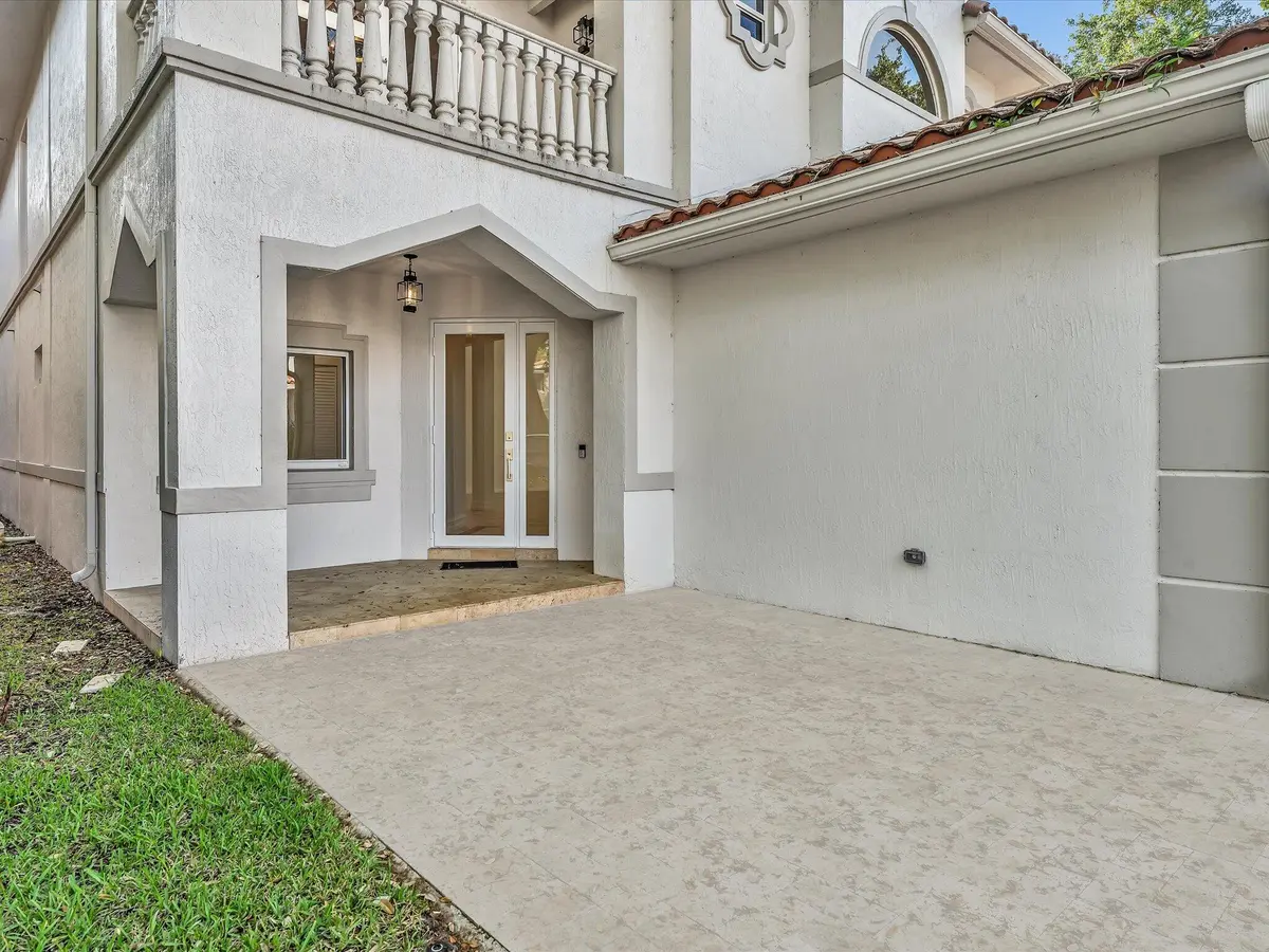 04-FPP00016 at 3559 Forest View Circle, Dania Beach