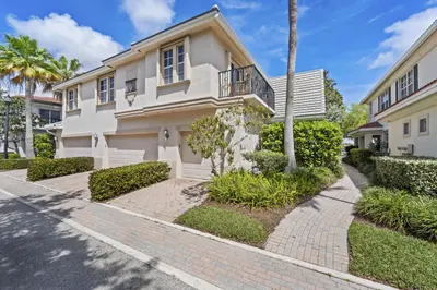 161 Evergrene Parkway, Palm Beach Gardens – Condominium for sale