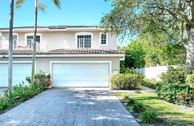 2560 NE 11th Street, Pompano Beach – Townhouse for sale