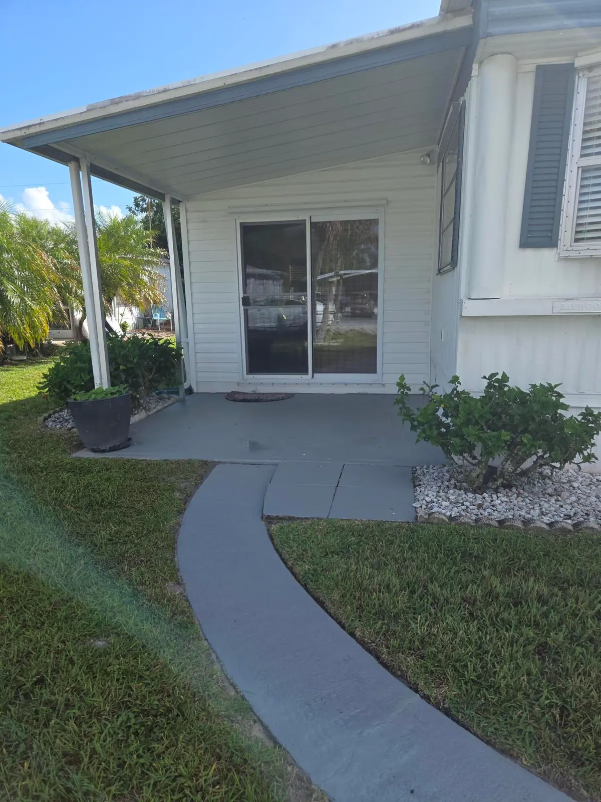 front porch at 7667 SE Swan Avenue, Hobe Sound
